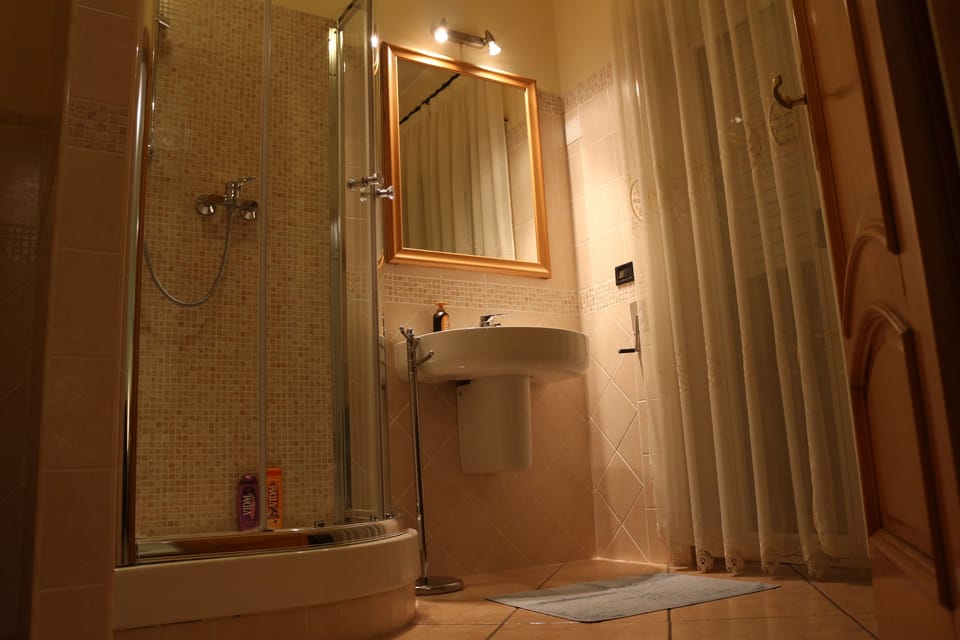 Comfort Double Room | Free WiFi, bed sheets
