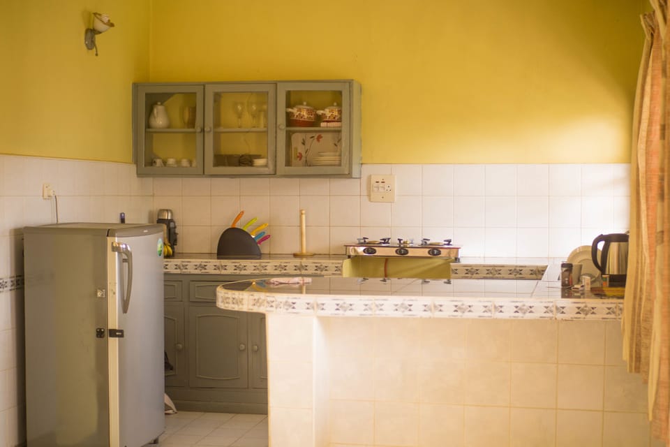 Family House, 2 Bedrooms, Kitchen | Breakfast area | Free daily continental breakfast