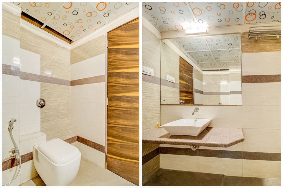 Deluxe Room | Bathroom | Shower, free toiletries, towels