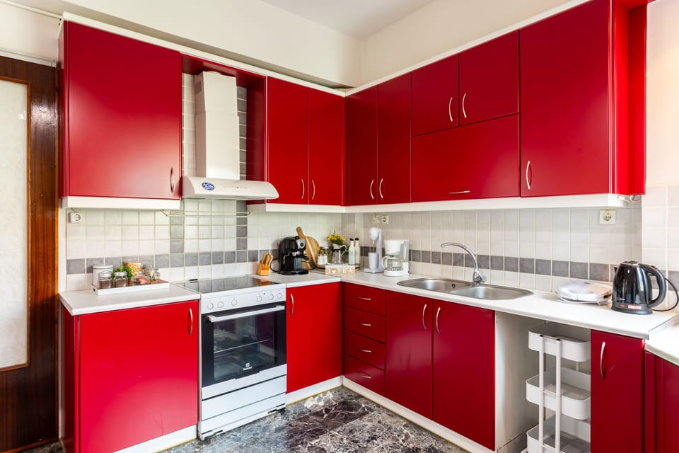 Classic House, 3 Bedrooms | Private kitchen | Full-size fridge, oven, stovetop, dishwasher