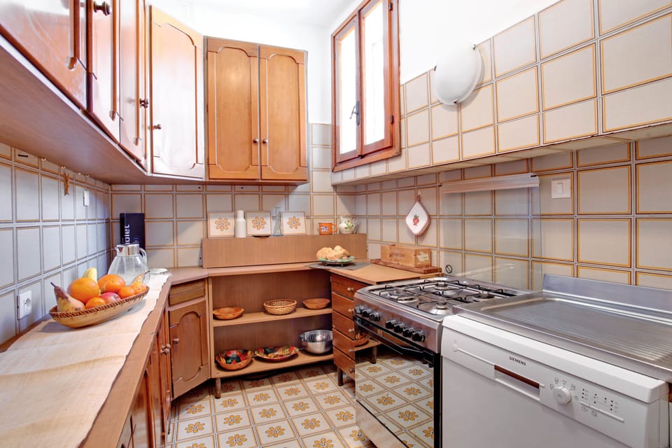 Apartment, 3 Bedrooms | Private kitchen | Full-size fridge, microwave, stovetop, dishwasher