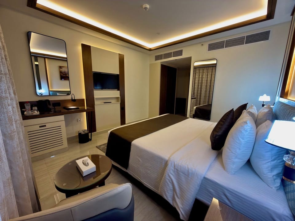 Standard King Room | Desk, soundproofing, free WiFi, bed sheets