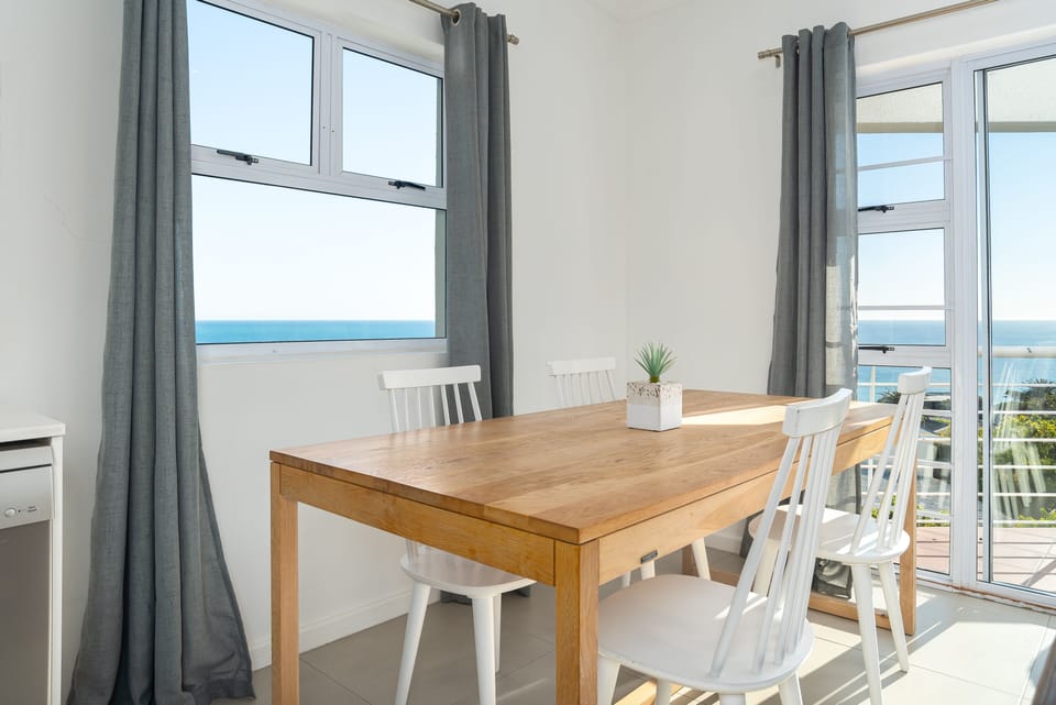 Comfort Apartment, 2 Bedrooms, Balcony, Sea View | In-room dining