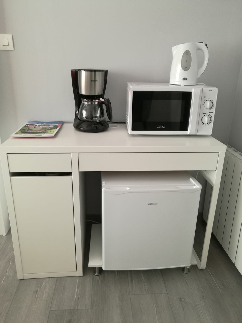 Comfort Room | Private kitchenette | Fridge, microwave, coffee/tea maker, electric kettle