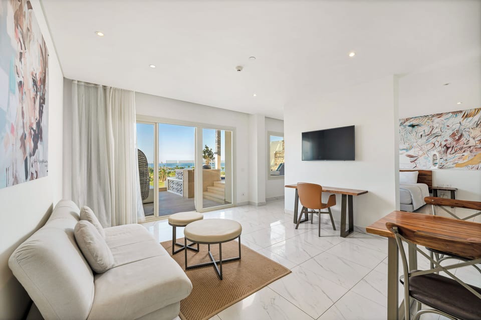 Suite (Penthouse Suite) | 1 bedroom, minibar, in-room safe, individually decorated
