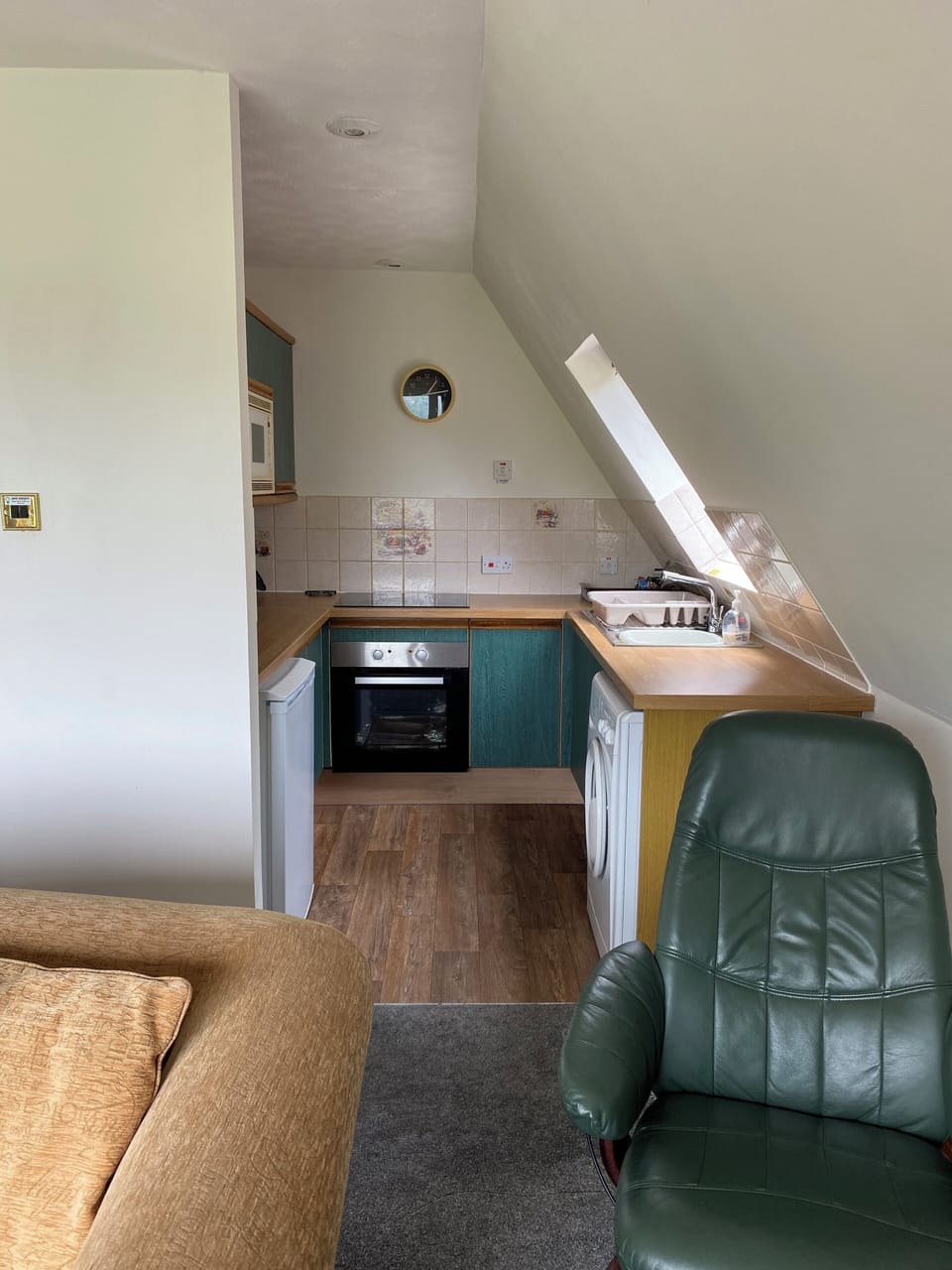 Lodge Glen Oykel, 2 Bedrooms | Private kitchen | Fridge, microwave, oven, stovetop