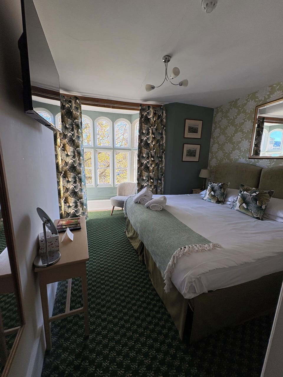 Standard Double Room, 1 King Bed, Ensuite, City View | In-room safe, desk, free WiFi, bed sheets