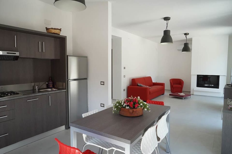 House, 2 Bedrooms | Private kitchen | Oven, stovetop, dishwasher, coffee/tea maker