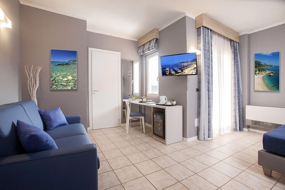 Junior Suite with 2 bathrooms | Premium bedding, down comforters, memory foam beds, minibar