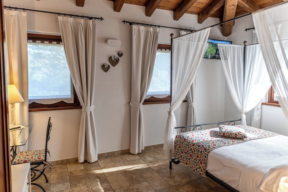 Standard Double Room, Garden View | In-room safe, desk, blackout drapes, free WiFi