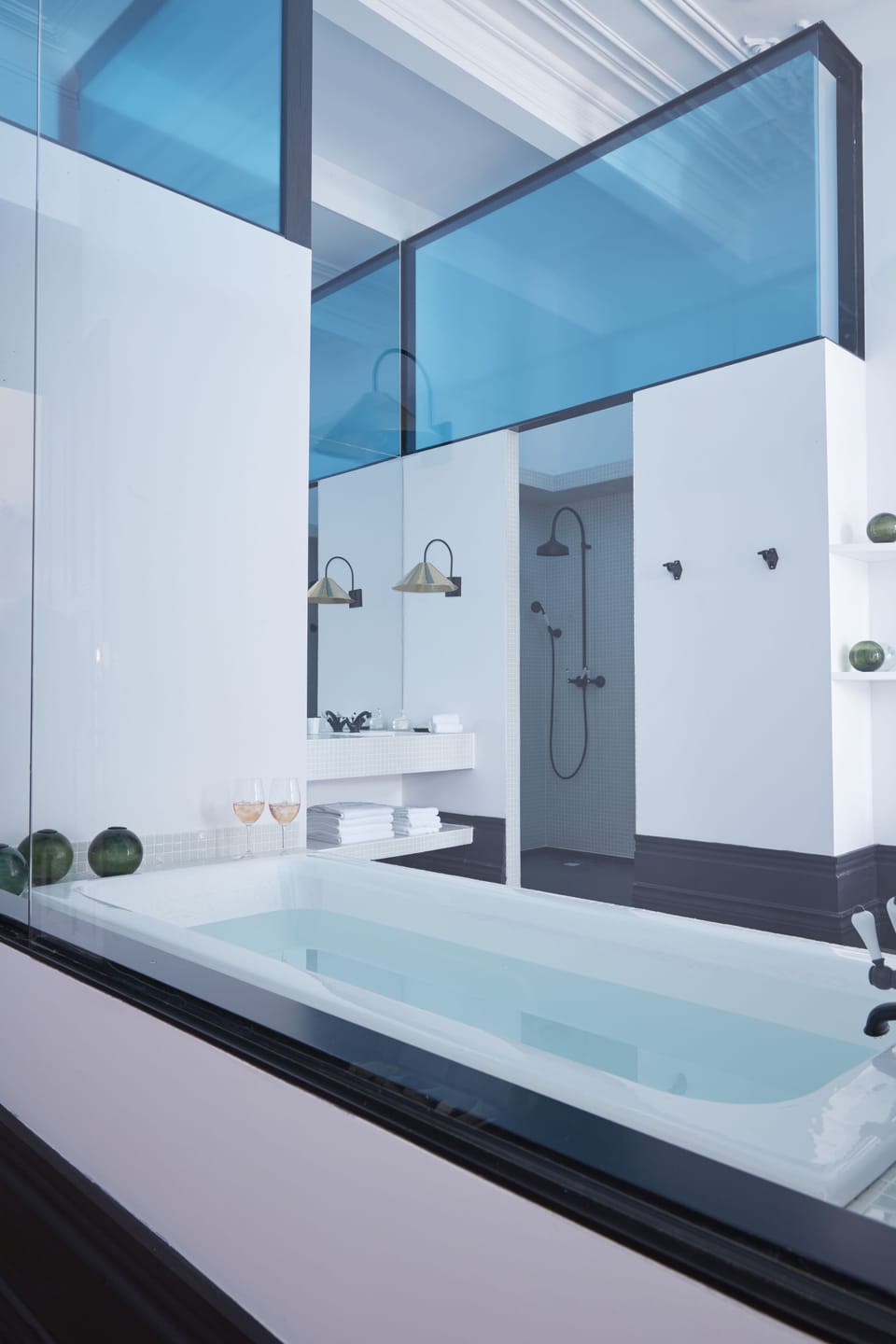 Deluxe Double Room, 1 King Bed, Accessible, Non Smoking | Bathroom | Designer toiletries, hair dryer, bathrobes, towels