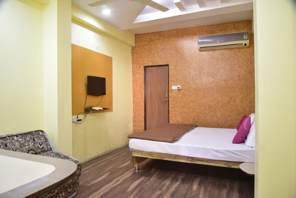 Standard AC Room	 | 1 bedroom, premium bedding, Select Comfort beds, desk