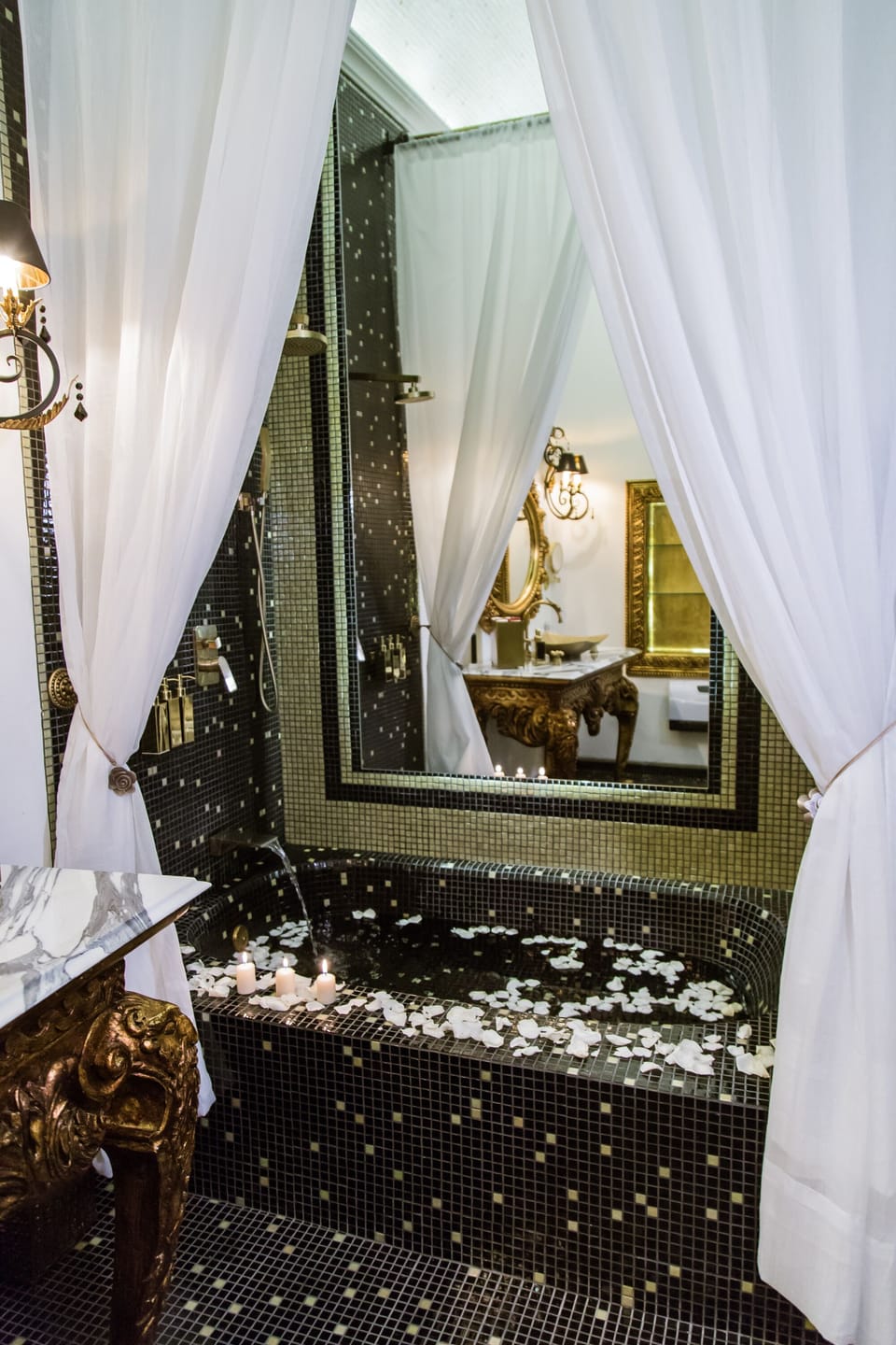 Premium Suite, 1 King Bed, Non Smoking | Bathroom | Free toiletries, hair dryer, bathrobes, bidet