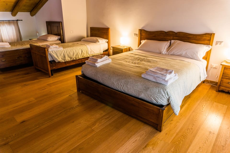 Penthouse, 1 Bedroom | Desk, free cribs/infant beds, rollaway beds, free WiFi