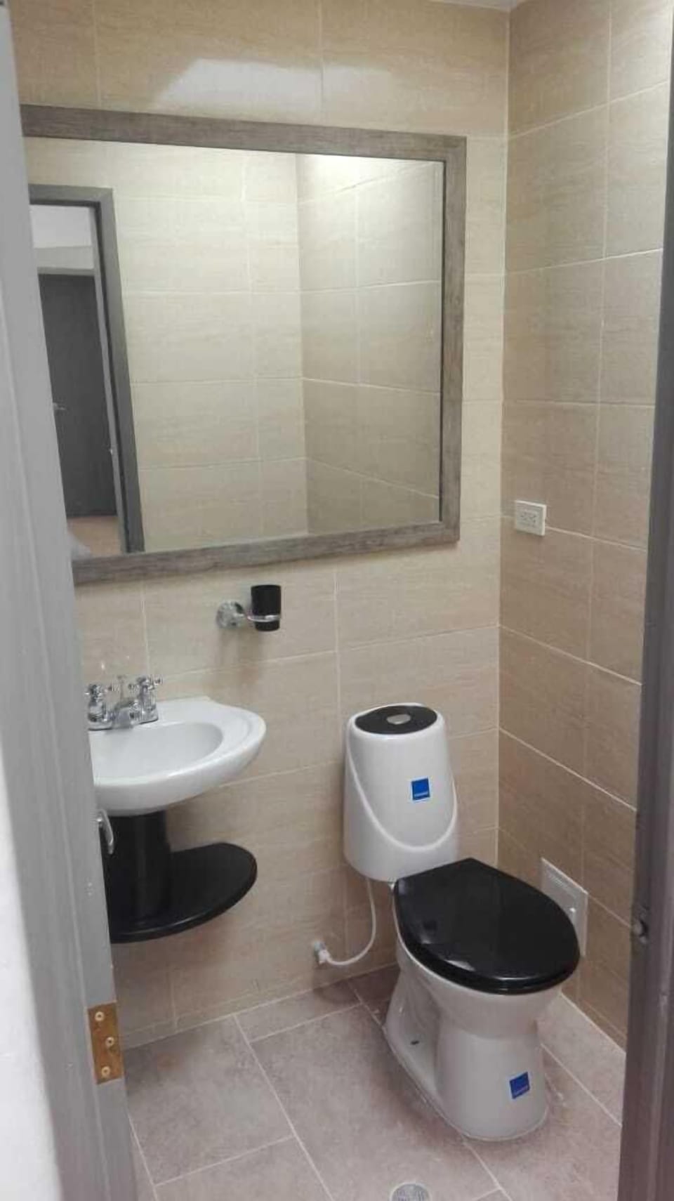 Bathtub, towels