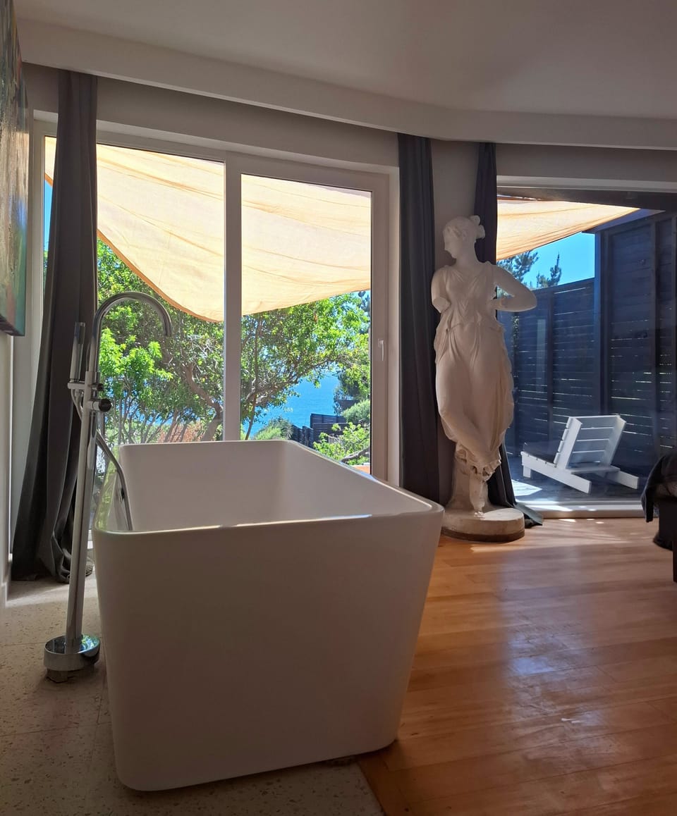 Estudio Luna | Deep soaking bathtub