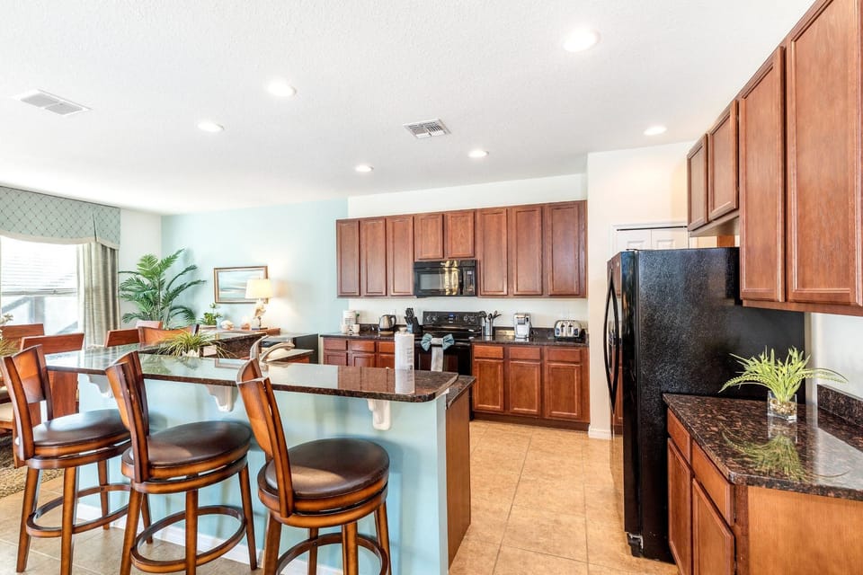 Family House | Private kitchen | Coffee/tea maker, fridge, microwave, oven