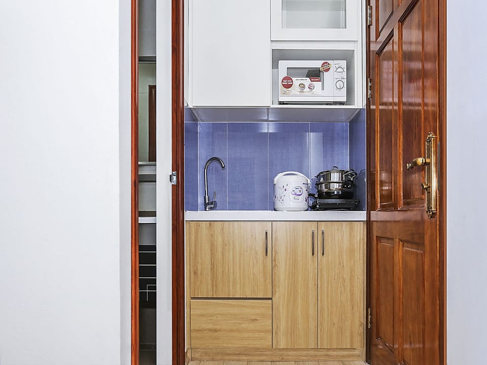 Business Studio | Individually furnished, desk, laptop workspace, blackout drapes