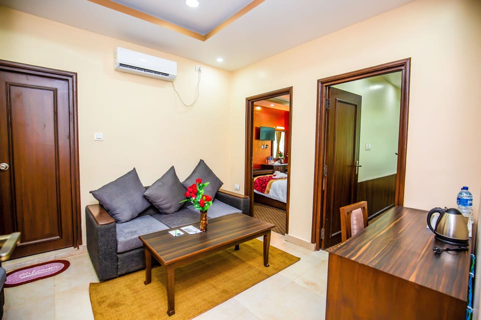 32-inch LED TV with satellite channels, TV