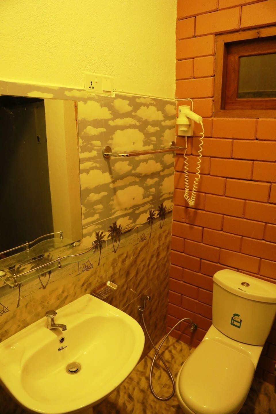 Shower, free toiletries, towels