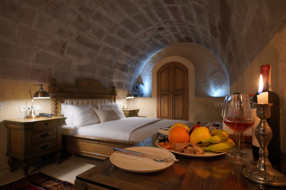 Exclusive Double Room, 1 King Bed | In-room safe, soundproofing, iron/ironing board, free WiFi