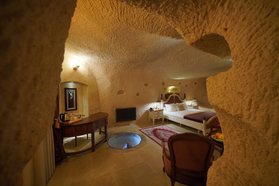 Deluxe Double Room, Multiple Beds | In-room safe, soundproofing, iron/ironing board, free WiFi
