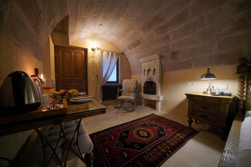 Exclusive Double Room, 1 King Bed | In-room safe, soundproofing, iron/ironing board, free WiFi