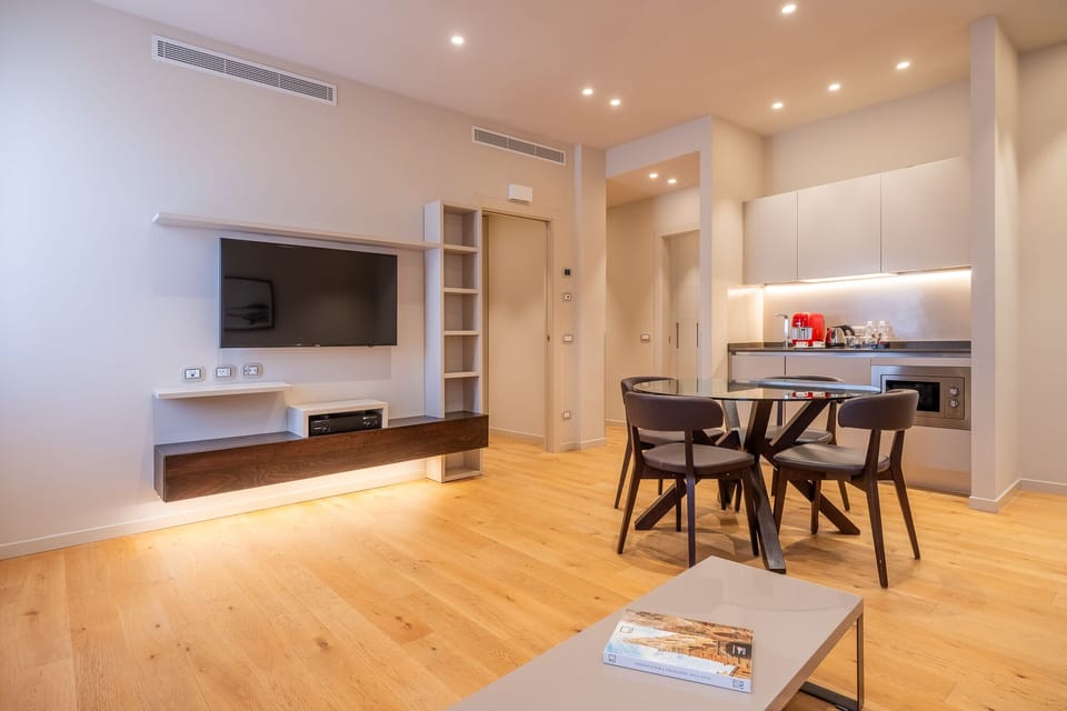 Deluxe Suite, 1 Bedroom | Private kitchen | Fridge, microwave, stovetop, coffee/tea maker