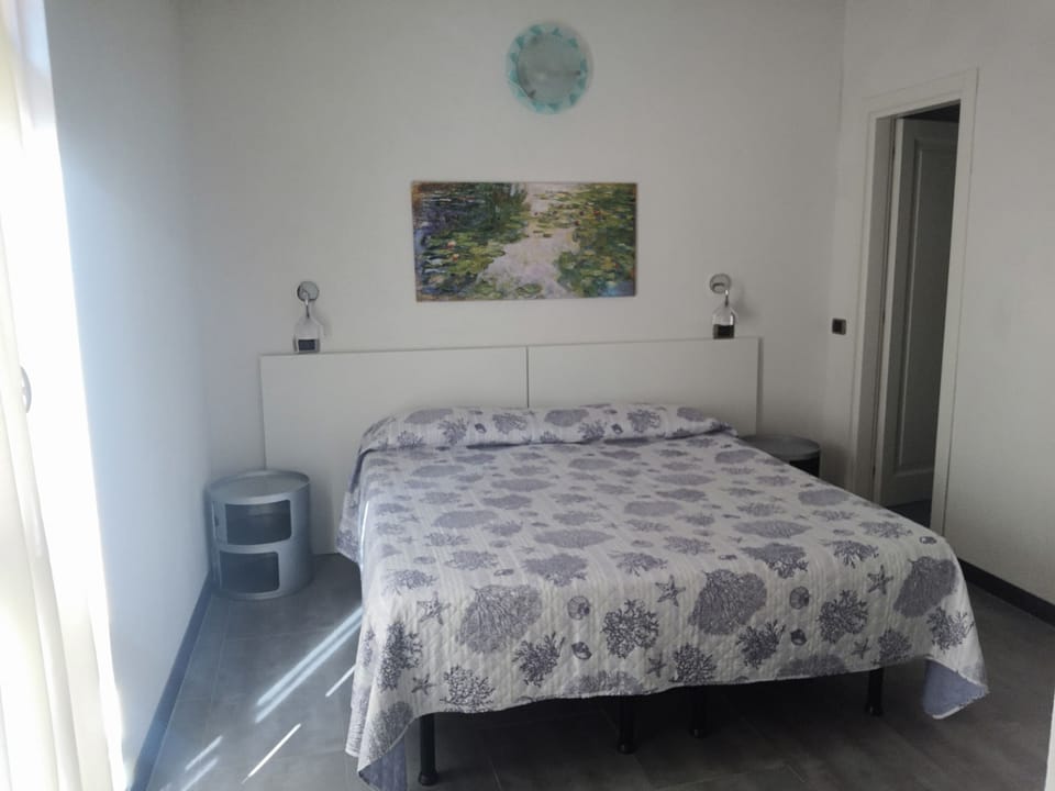 Room 2 - Basic | Desk, free WiFi, bed sheets