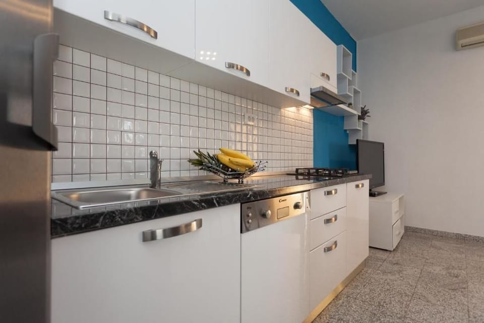 Comfort Apartment, 2 Bedrooms | Private kitchen | Fridge, coffee/tea maker, electric kettle