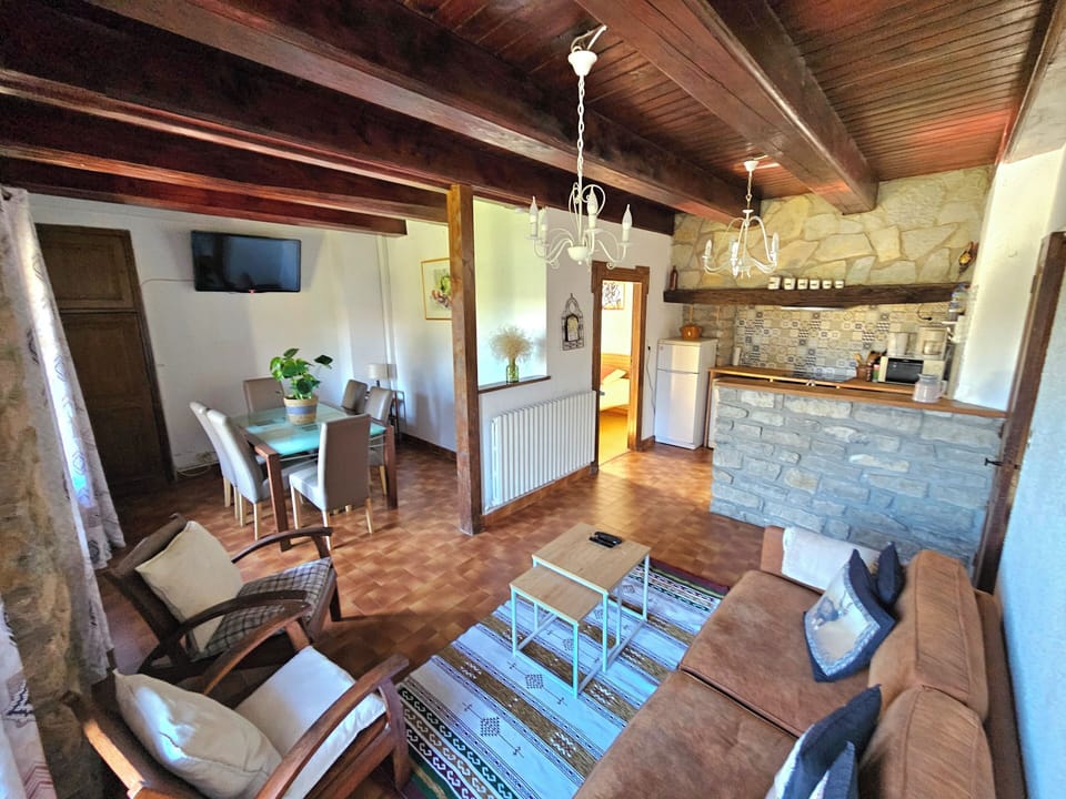 Comfort Cottage, 2 Bedrooms | Living area