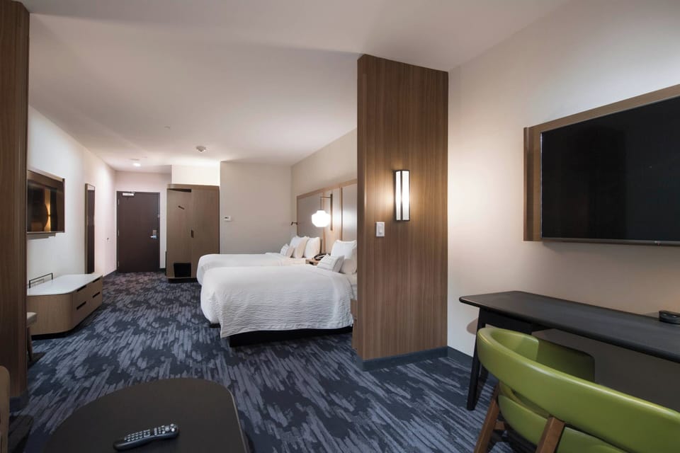 Suite, Multiple Beds | Desk, laptop workspace, iron/ironing board, cribs (surcharge)