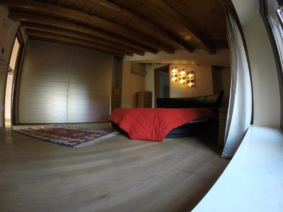 Deluxe Triple Room, Multiple Beds | Desk, rollaway beds, free WiFi, bed sheets
