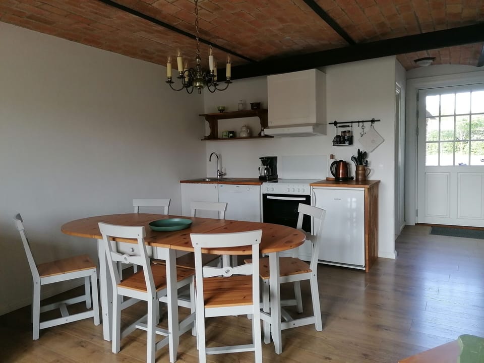 Basic Apartment, Multiple Beds, Non Smoking | Private kitchen | Shared fridge, coffee/tea maker, electric kettle