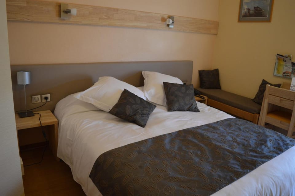 Individually decorated, individually furnished, desk, soundproofing