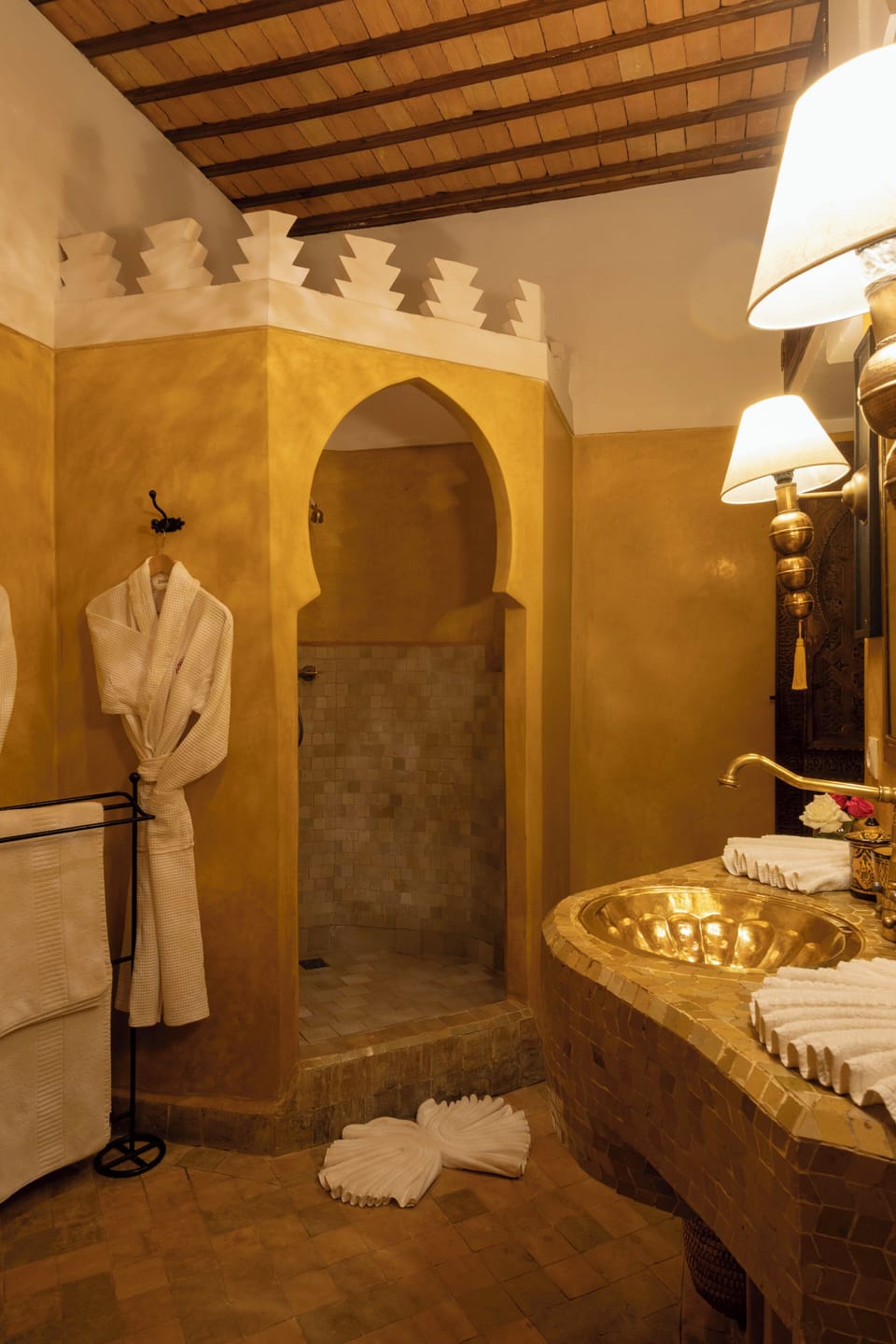 Executive Suite | Bathroom | Free toiletries, hair dryer, bathrobes, towels