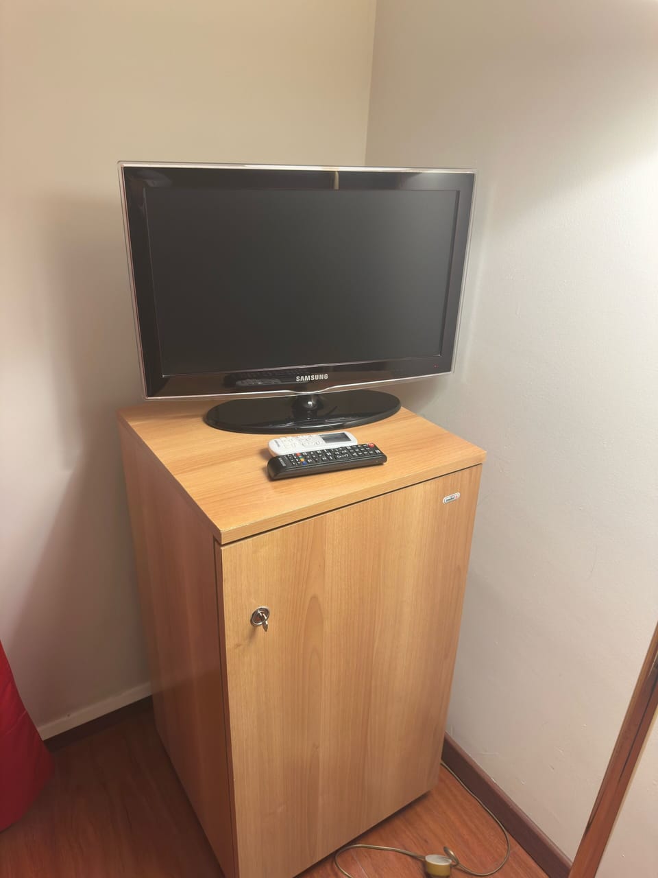 Classic Triple Room | Minibar, in-room safe, individually decorated, desk
