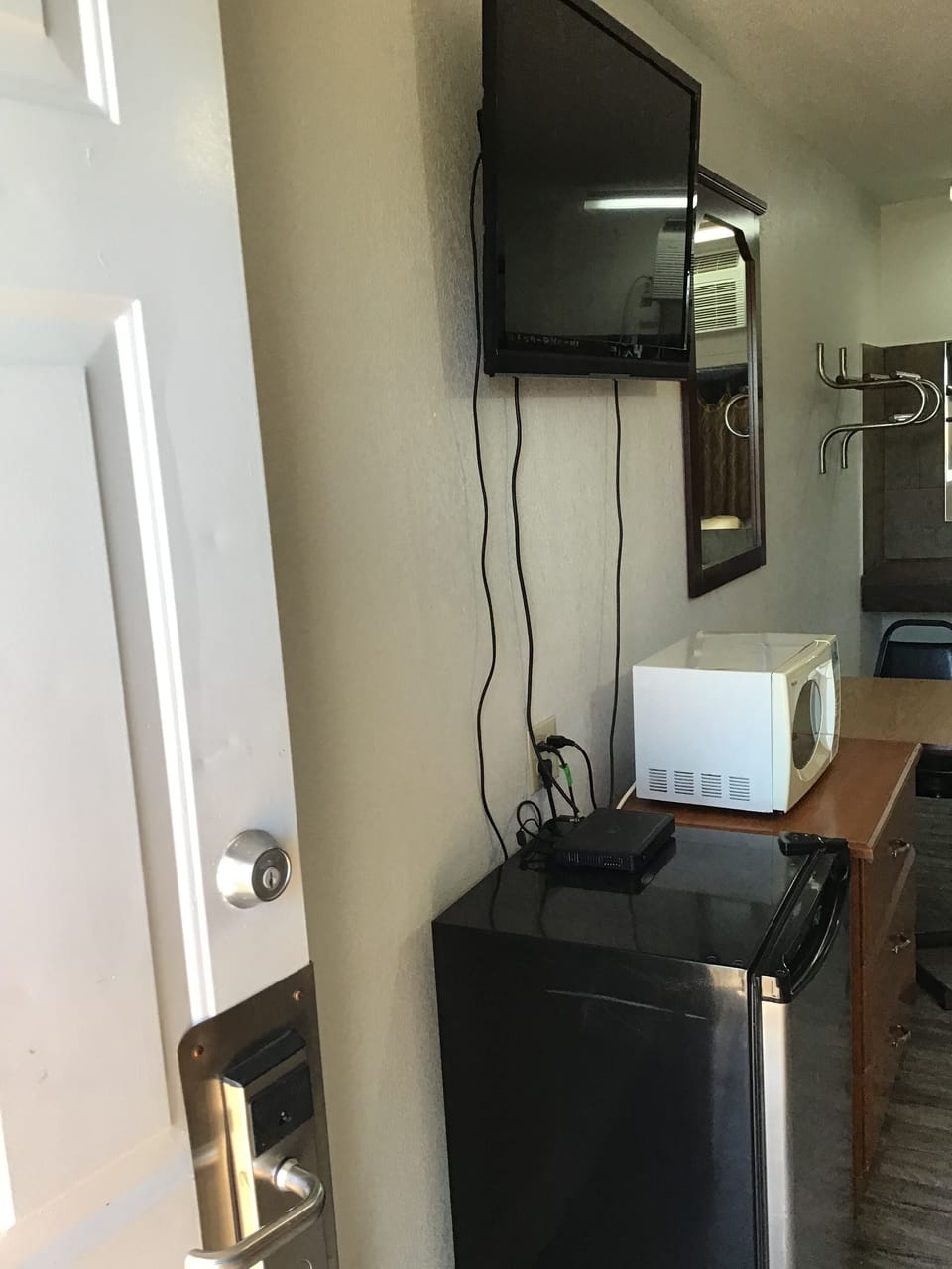 Double Room, 2 Double Beds, Non Smoking | Living area | Flat-screen TV