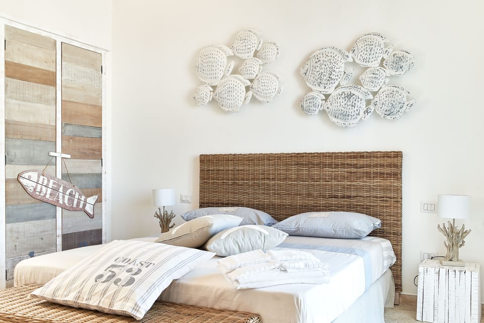 Deluxe Room, Sea View | Minibar, in-room safe, blackout drapes, soundproofing