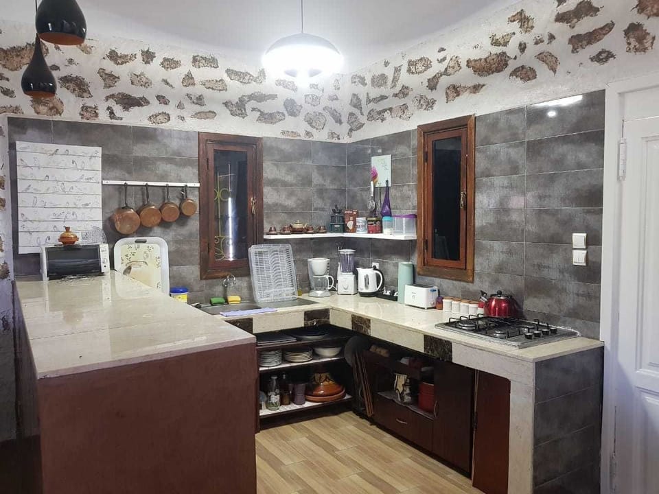 Family House, 2 Bedrooms | Private kitchen | Fridge, microwave, oven, stovetop