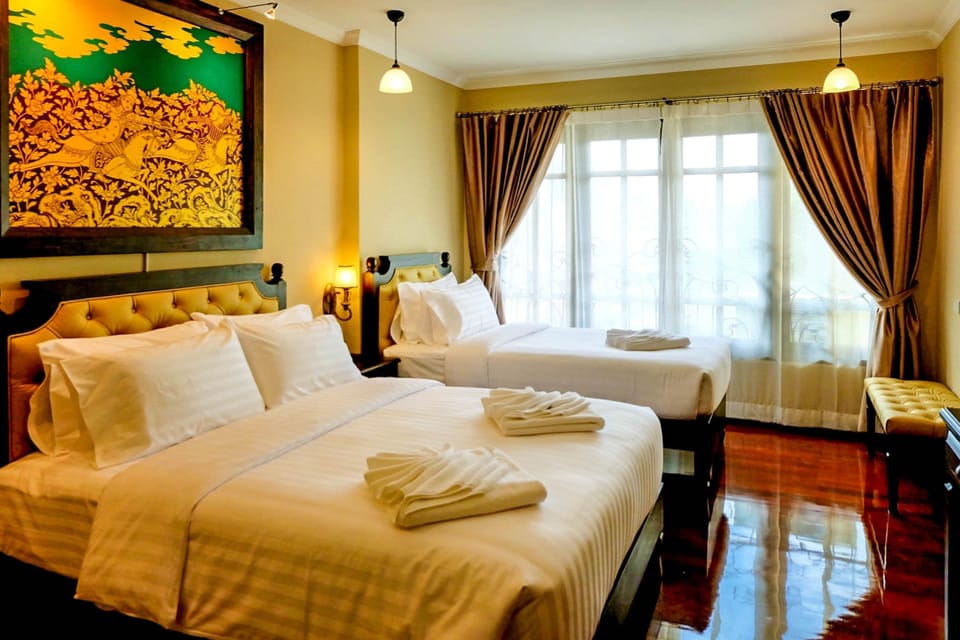 Deluxe Triple Room, Multiple Beds, Accessible, Non Smoking | Egyptian cotton sheets, premium bedding, memory foam beds, minibar