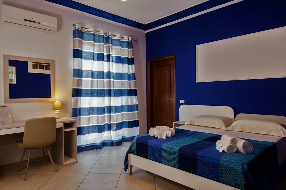 Design Double or Twin Room, 1 Queen Bed, Ensuite, Mountain View | Frette Italian sheets, premium bedding, pillowtop beds, desk