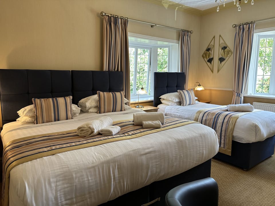 Superior Triple Room, Ensuite | Premium bedding, individually decorated, iron/ironing board, free WiFi