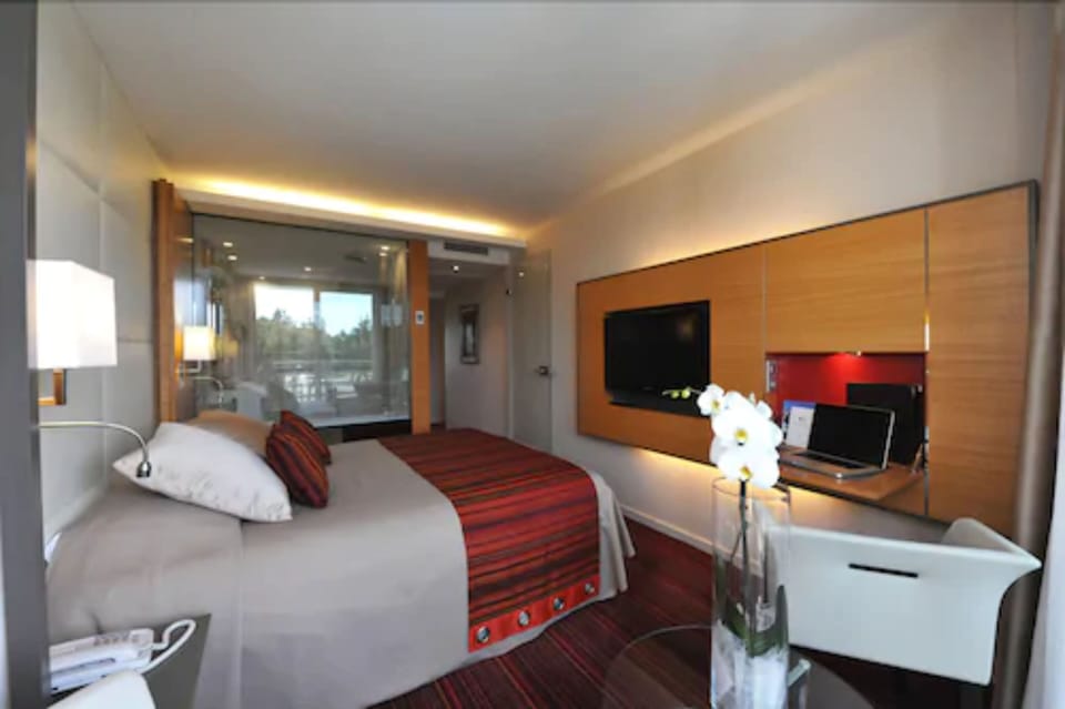 Privilege Double Room, Balcony, Sea View | Minibar, in-room safe, blackout drapes, soundproofing