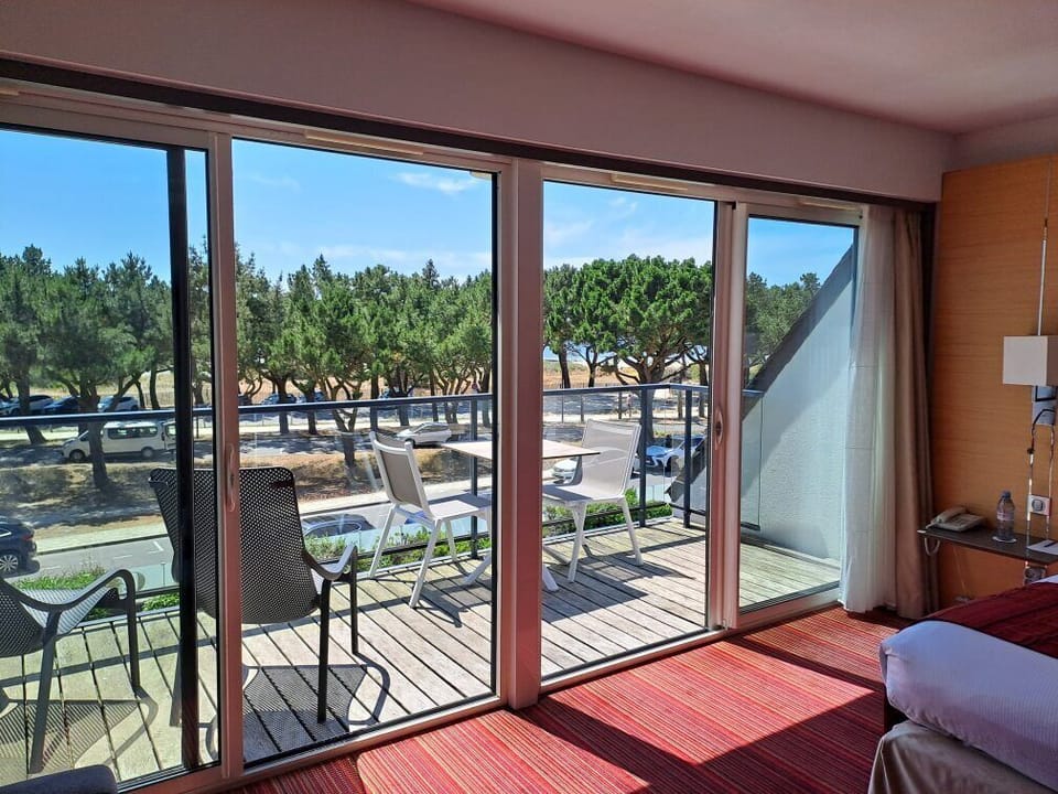 Deluxe Double Room, Terrace, Sea View | Minibar, in-room safe, blackout drapes, soundproofing