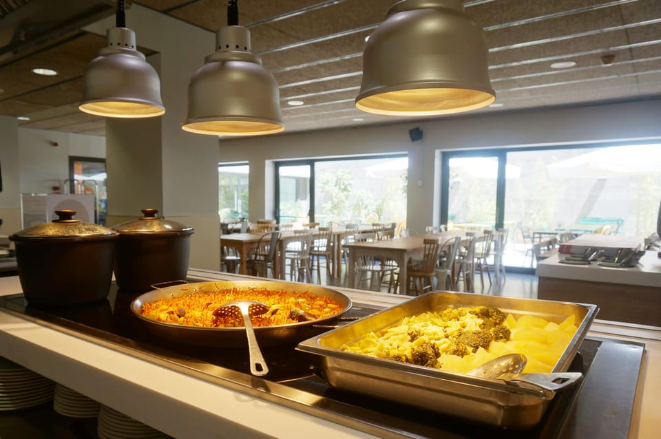 Breakfast and lunch served