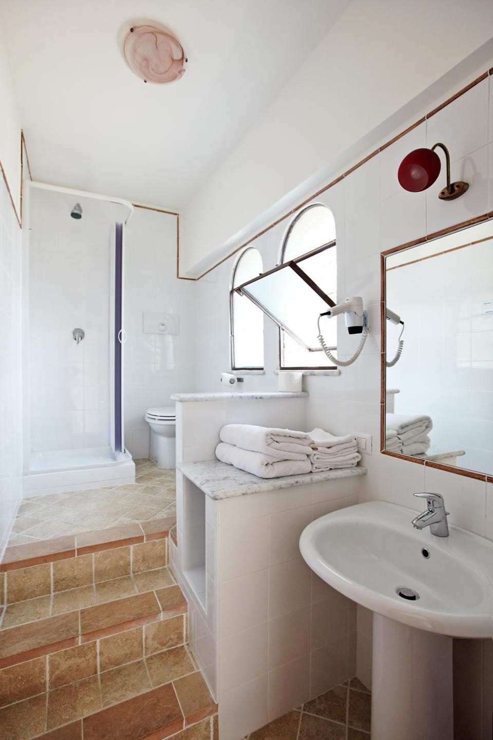 Shower, free toiletries, hair dryer, bidet