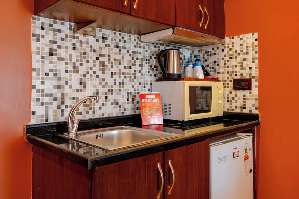 Fridge, coffee/tea maker, electric kettle