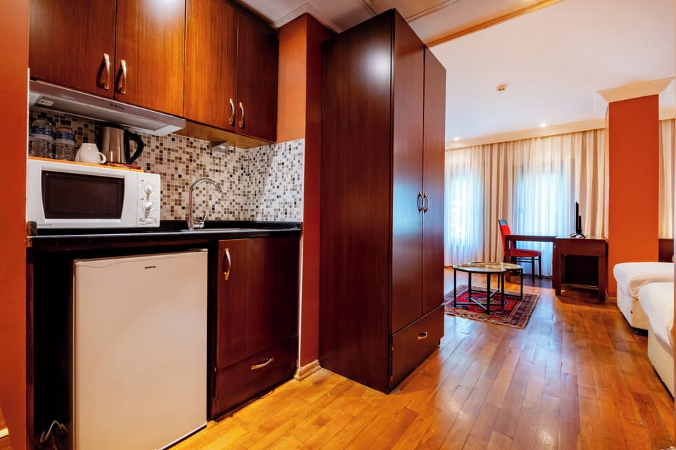 Comfort Room, Garden View | Private kitchenette | Fridge, coffee/tea maker, electric kettle