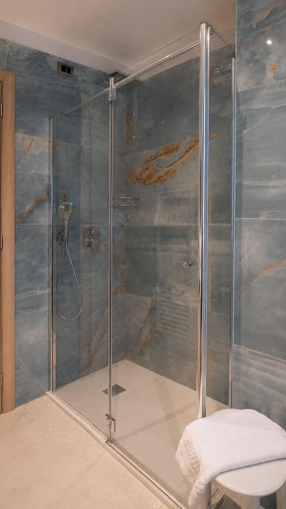 Classic Double or Twin Room (North side) | Bathroom | Hair dryer, bidet, towels